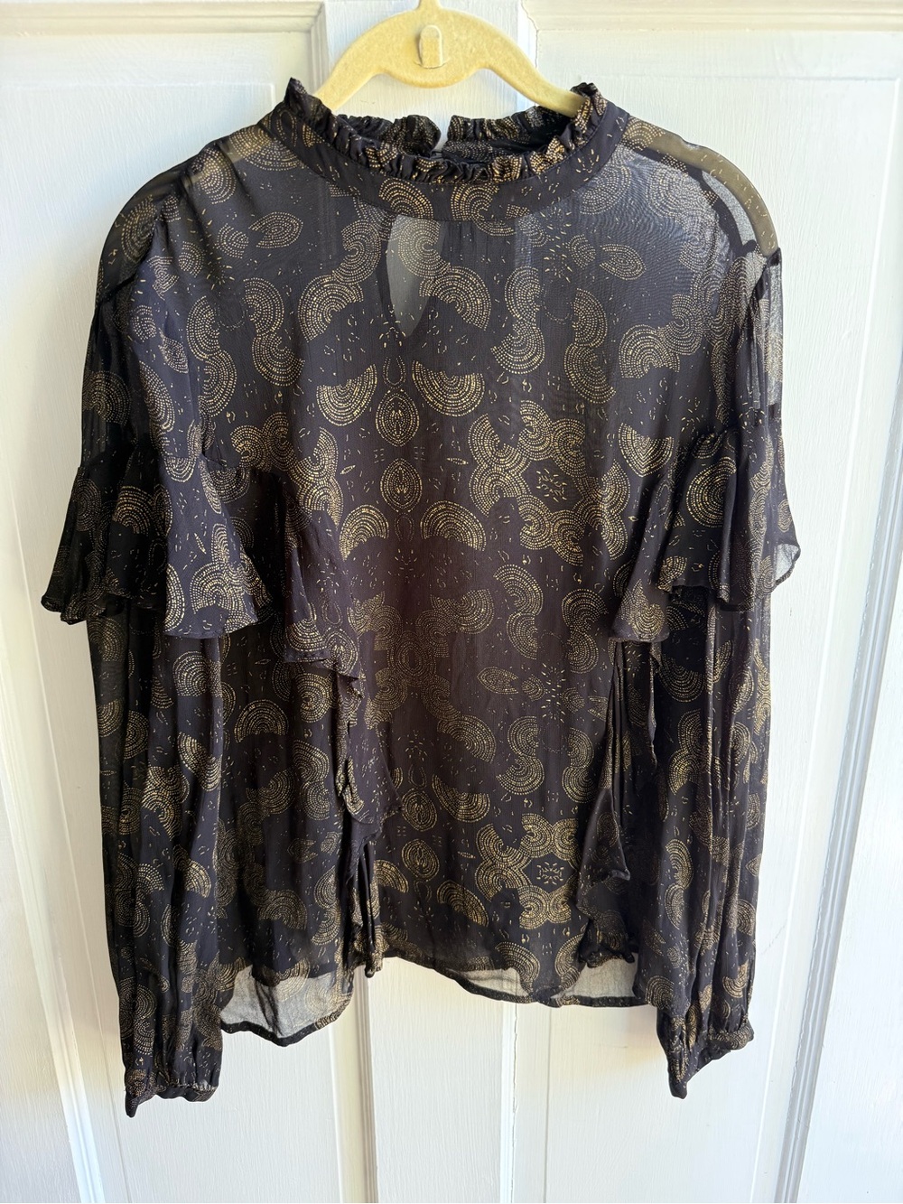Lucky Brand Womens Black Sheer Ruffle Blouse with Gold Paisley Print
